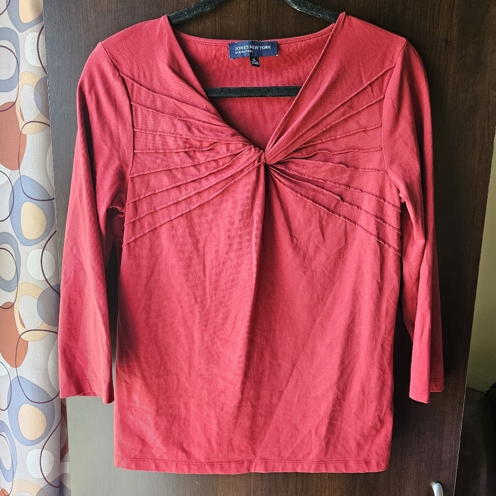 Jones New York Women's Red V-Neck Blouse Size Medium